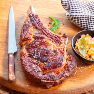 Côte de boeuf et compotée d’oignons Côte de boeuf et compotée d’oignons